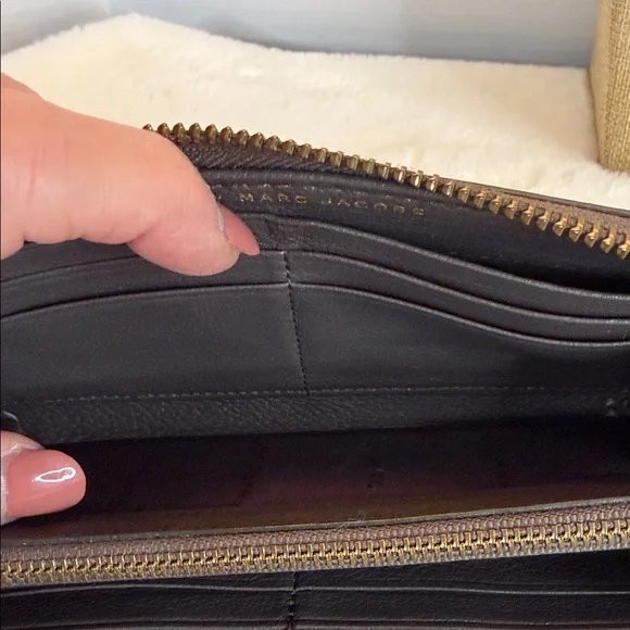 Marc By Marc Jacobs Black Wallet with Gold Plate - Picture 13 of 15